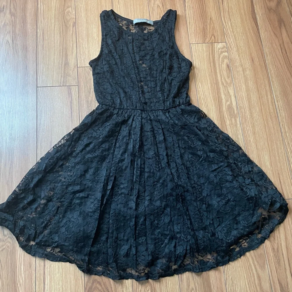 Finn & Clover Lace Dress - Picture 1 of 8